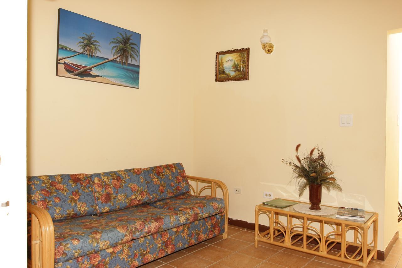 Paige Pond Country Inn St. John's 外观 照片